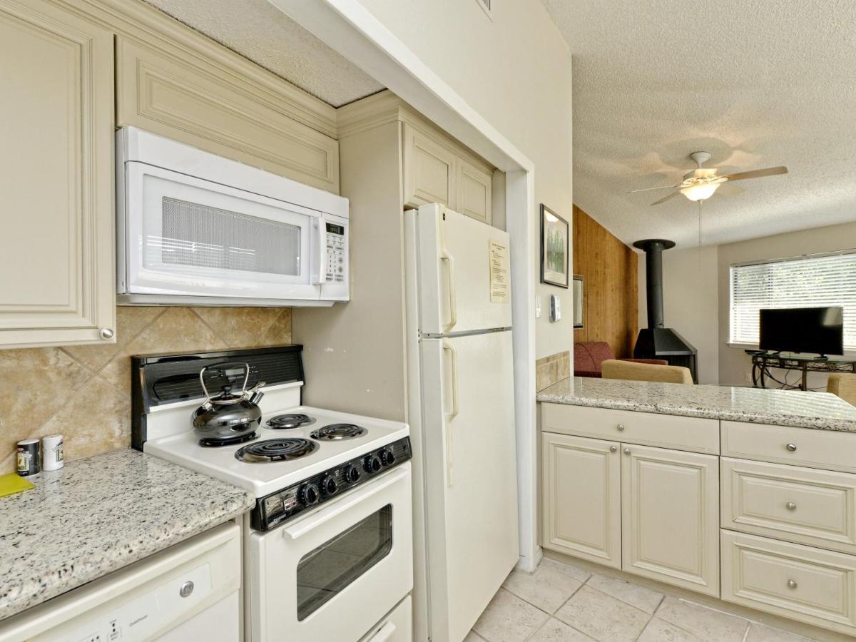 Lake Travis Bungalow Casita Golden Rod #2 Lakeway Εξωτερικό φωτογραφία